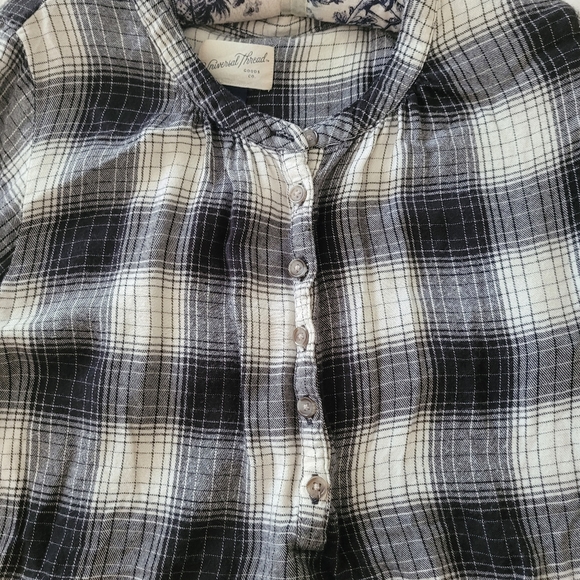 Universal Thread button blouse - Picture 3 of 6